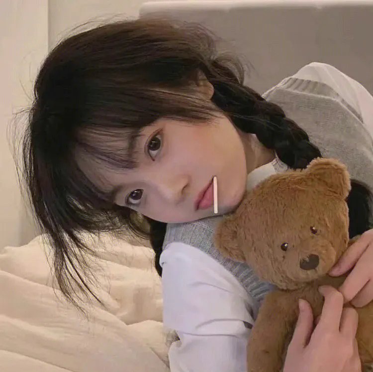 濠河边上的女人